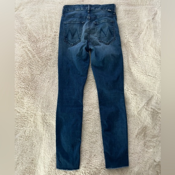 Mother - High Waisted Looker Ankle Fray Skinny Jeans in Lure Me In - Picture 6 of 9